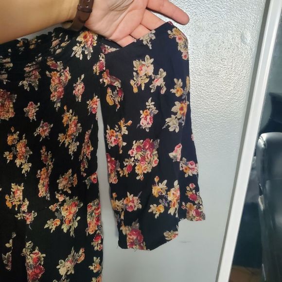 Live 4 truth floral cold shoulder top M - Picture 7 of 12